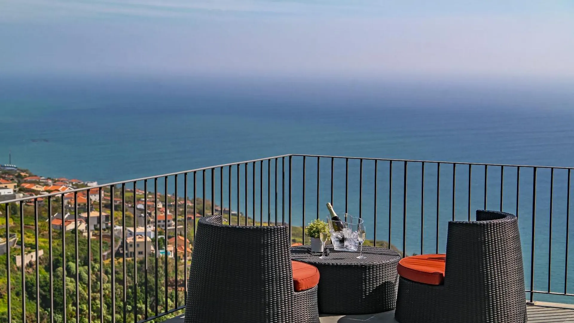 Villa Clementina | Cliffs&Ocean | Heated Pool Prazeres Portugal